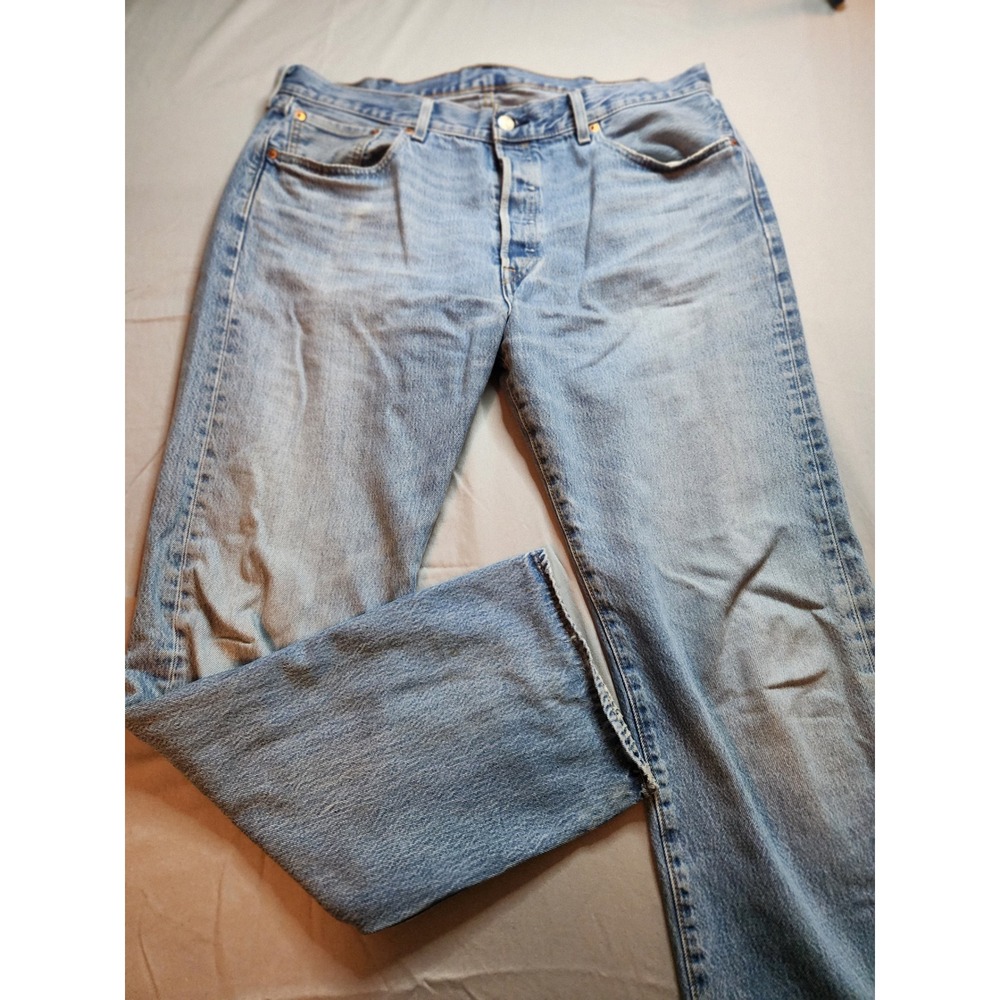 Levi Strauss 501 Button Fly Jeans Mens W38 L32 Light Wash Denim Casual